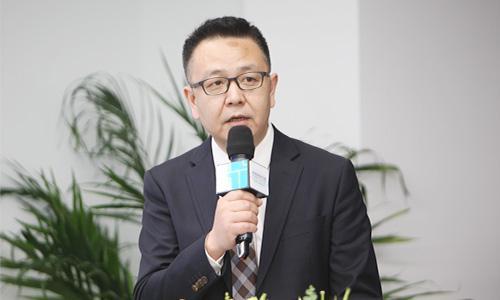 (Hình: Phó Giám đốc Lý Ba nói chuyện)
